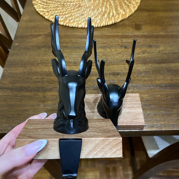 Stocking holders - Picture 4 of 5